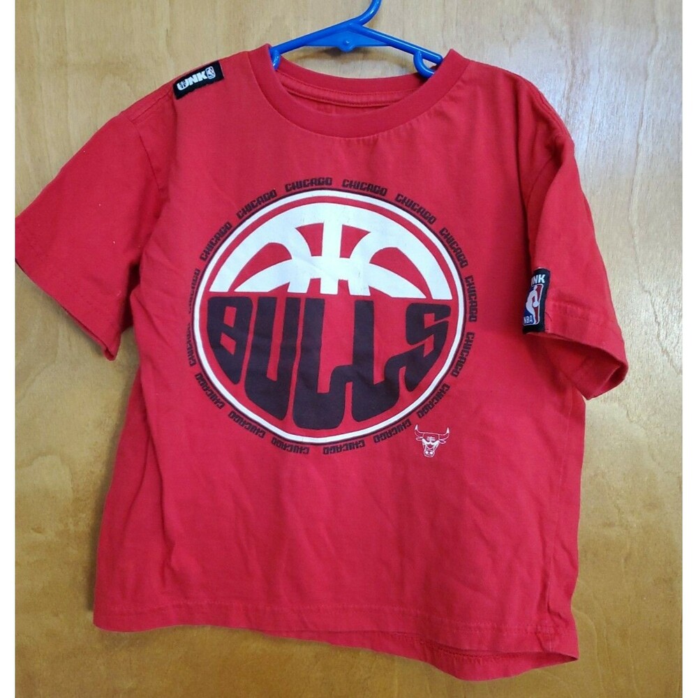 Boy's UNK NBA Chicago Bulls size 7 red t shirt short sleeve